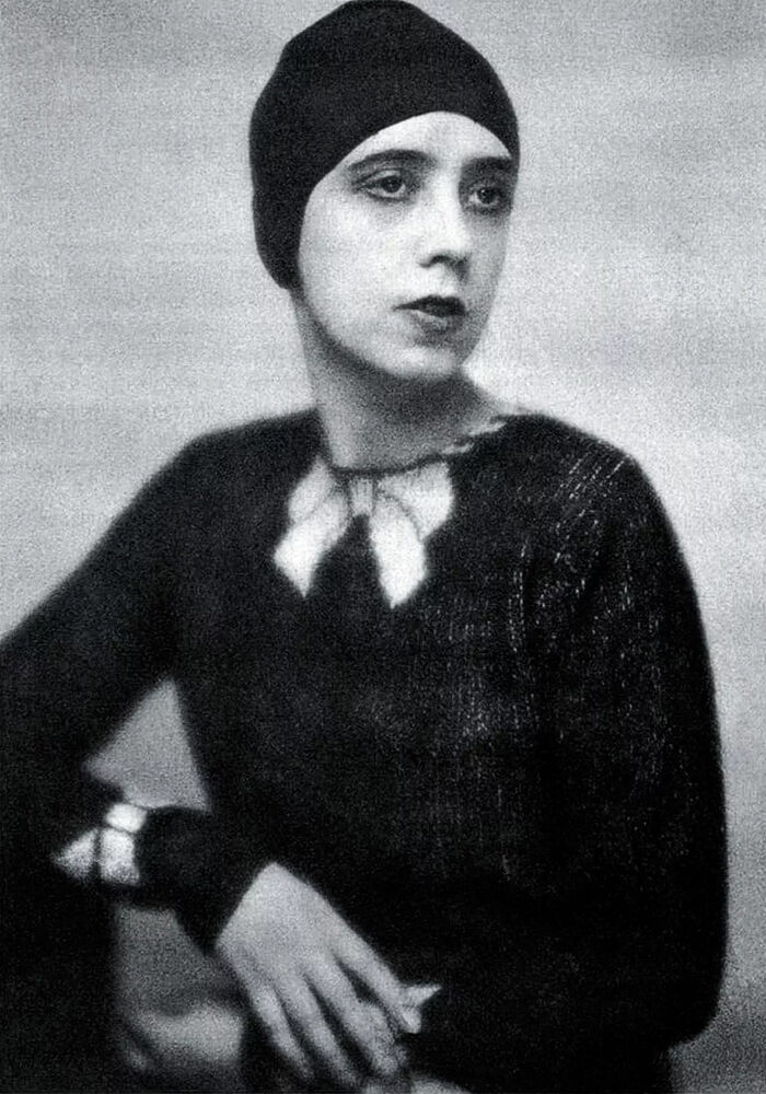 Свитер Эльзы Скиапарелли с искусственным бантом, 1927 г.
