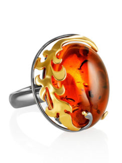 Крупное эффектное кольцо с цельным коньячным янтарём «Версаль» Amberholl