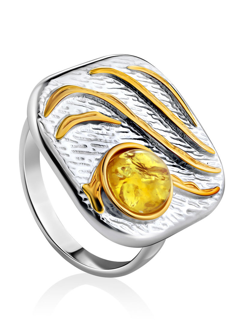 Крупное квадратное кольцо из серебра с золочением, украшенное янтарём «Эрит